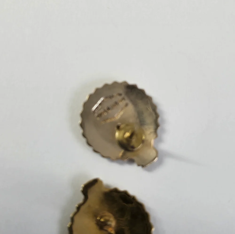 Rare Vintage Find elegant gold
